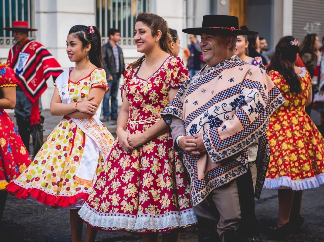 25 Bailes Típicos De Chile (Zona Norte, Centro Y Sur)